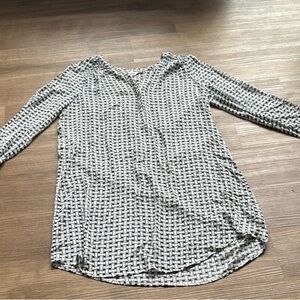 Women's Black and White Top